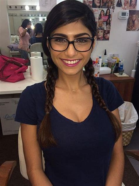 Mia Khalifa Tits Sucking Porn Videos 